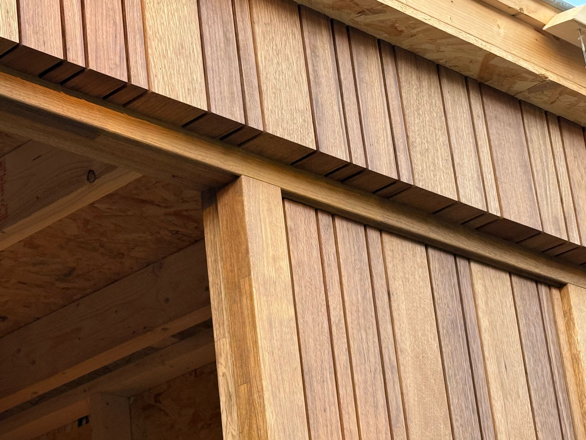 Ecologisch verbouwen: van jaren 60-huis naar eco-chique thuis Subtiele houten gevelafwerking