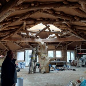 Organische architectuur met reciprocale dakconstructie in Slijk-Ewijk