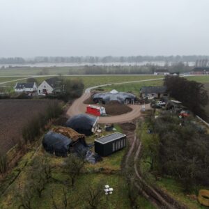 Organische woning De Ottenburg in Slijk-Ewijk in aanbouw, duurzame architectuur in ontwikkeling