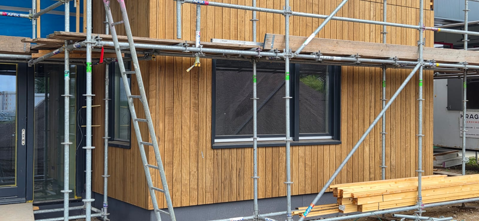 Bedrijfshal en kantoor Kwekerij De Noordpoel in aanbouw — architectuur in uitvoering, ORIO architecten